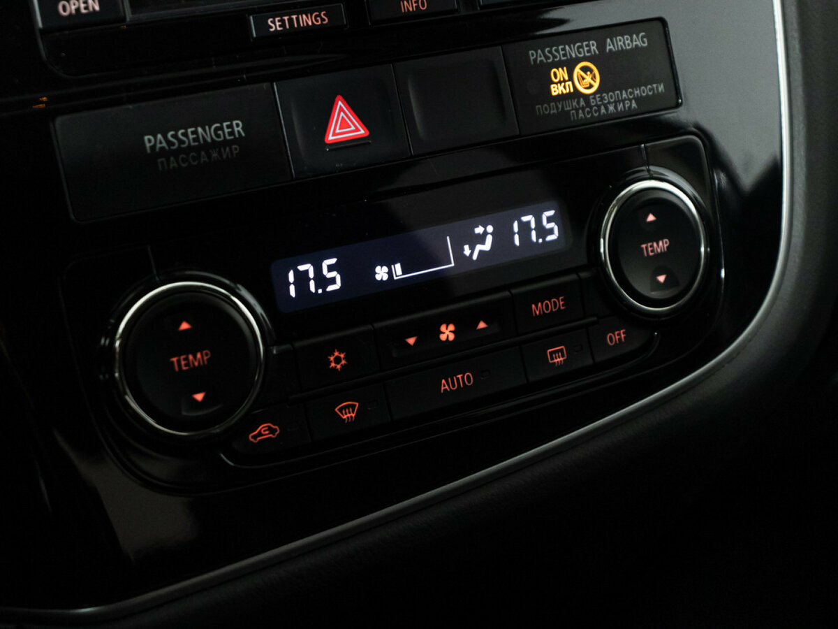 Б/У Митсубиши Оутлэндер 2014 года. Фото: #16