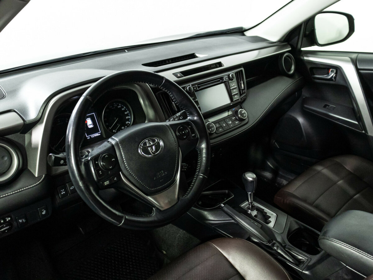 Б/У Тойота Рав4 2016 года. Фото: #8