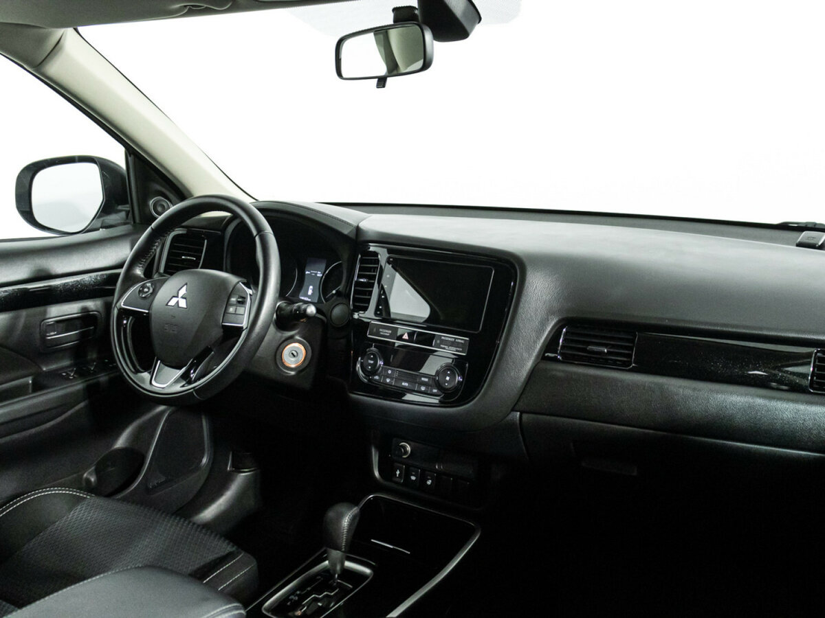 Б/У Митсубиши Оутлэндер 2019 года. Фото: #6