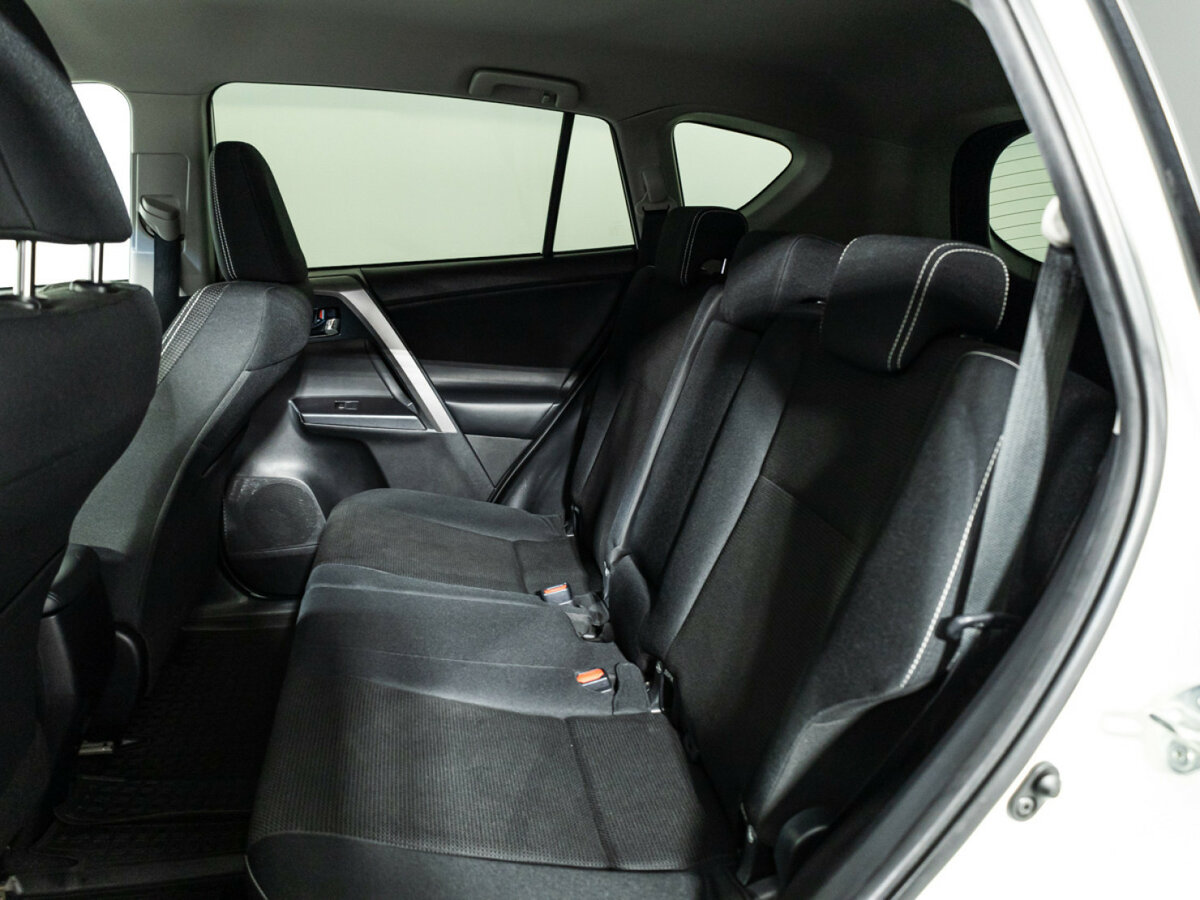 Б/У Тойота Рав4 2016 года. Фото: #7