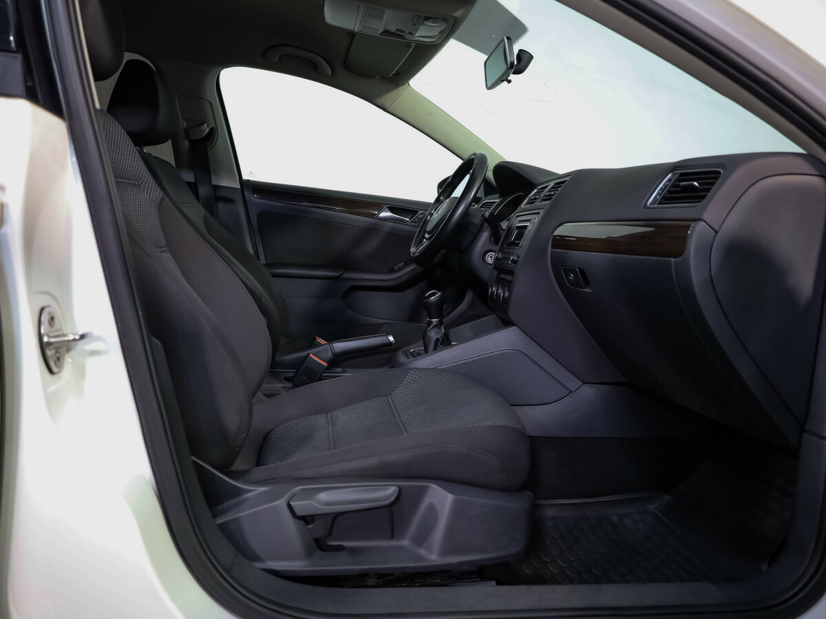 Б/У Фольксваген Джетта 2015 года. Фото: #14