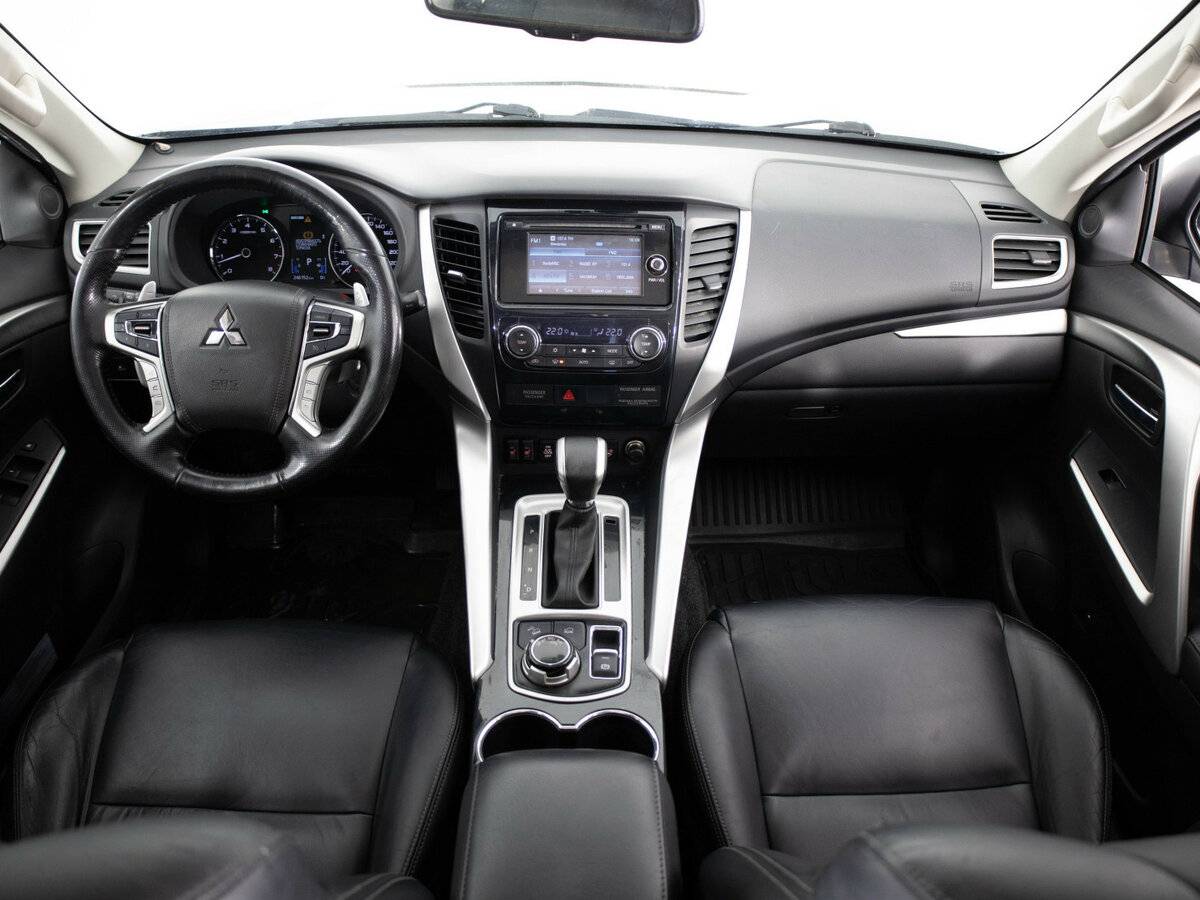 Б/У Митсубиши Паджеро Спорт 2016 года. Фото: #4