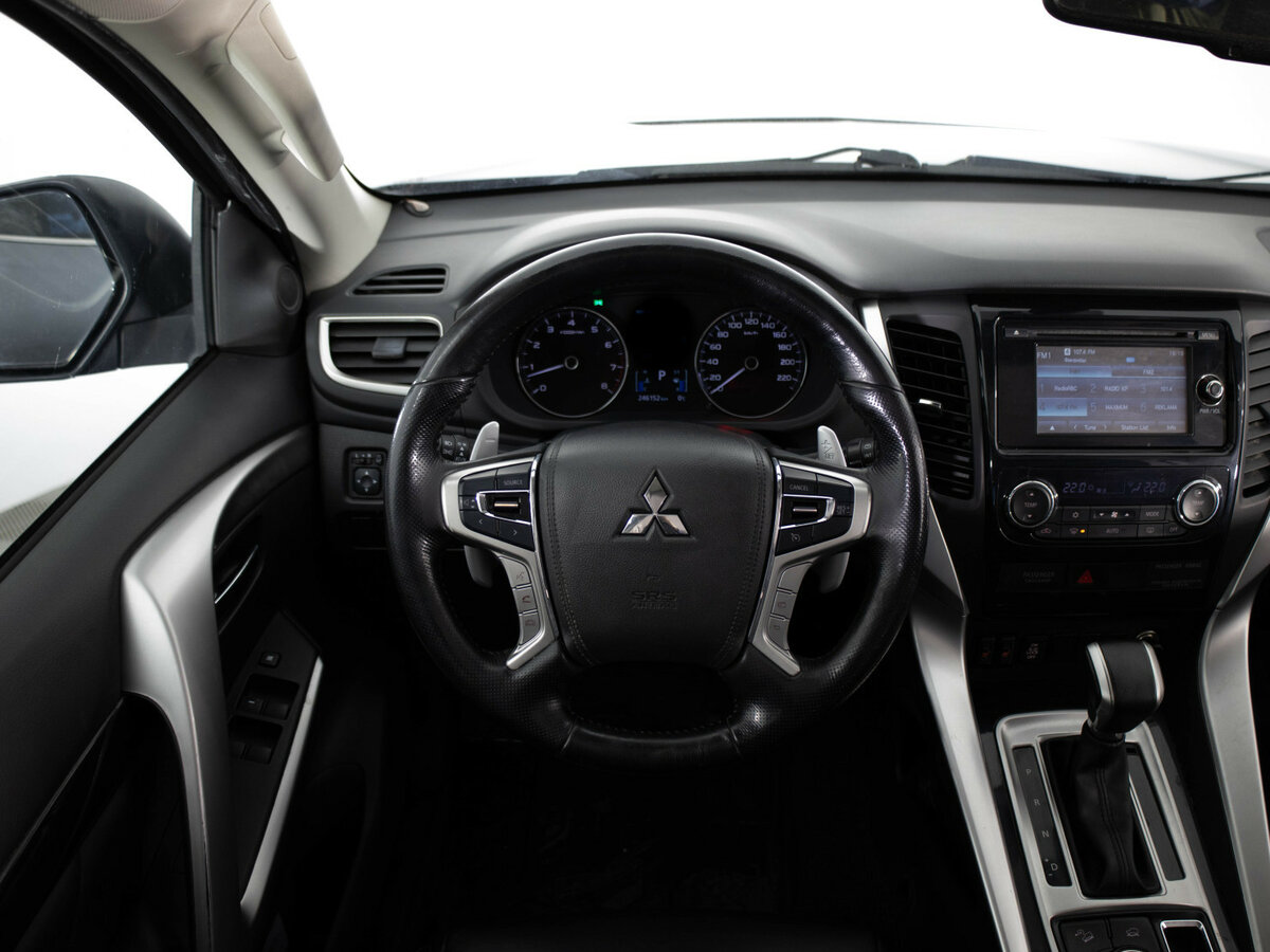 Б/У Митсубиши Паджеро Спорт 2016 года. Фото: #5