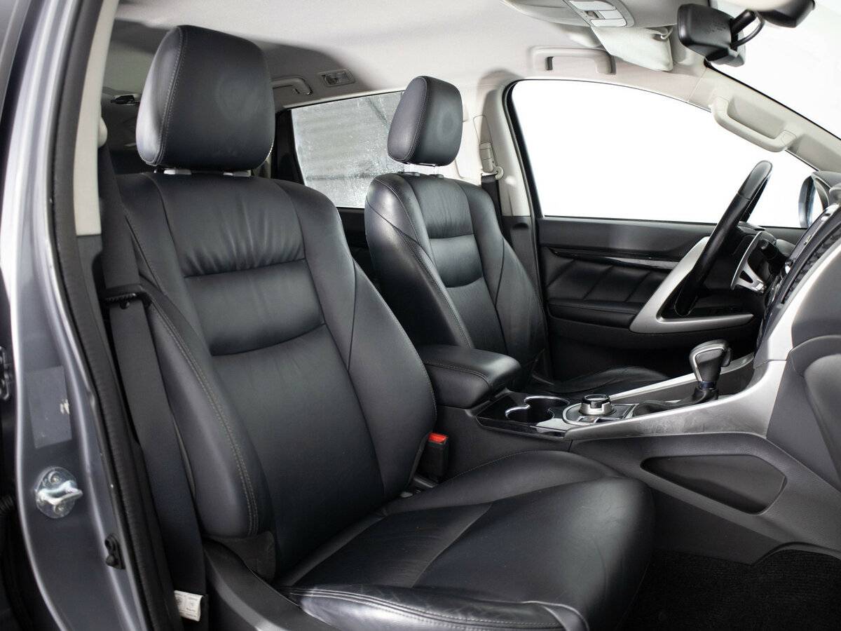 Б/У Митсубиши Паджеро Спорт 2016 года. Фото: #11