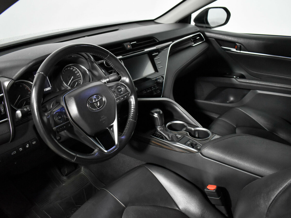 Б/У Тойота Камри 2018 года. Фото: #6