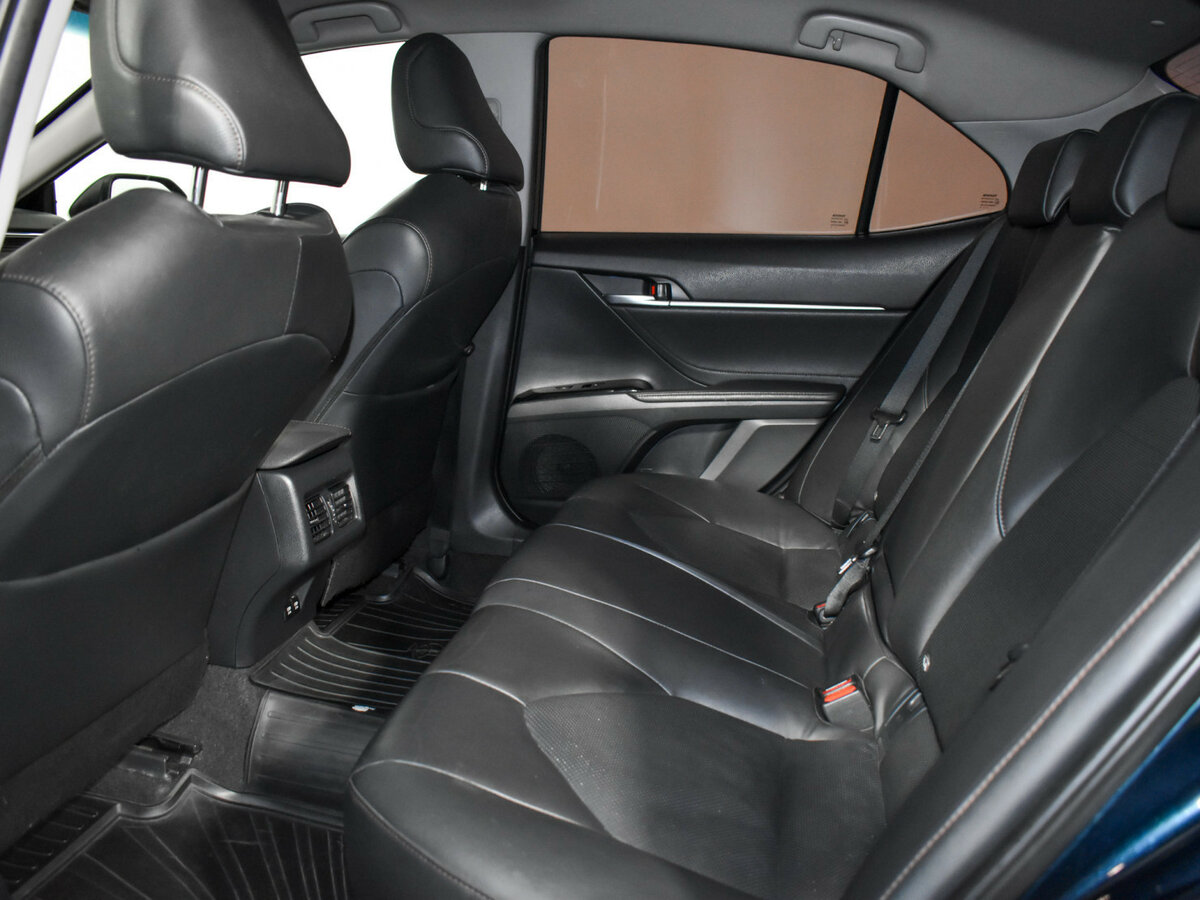 Б/У Тойота Камри 2018 года. Фото: #10