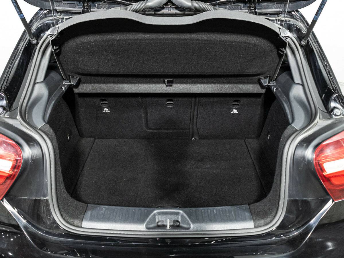 Б/У Мерседес-Бенц А-Класс 2016 года. Фото: #14