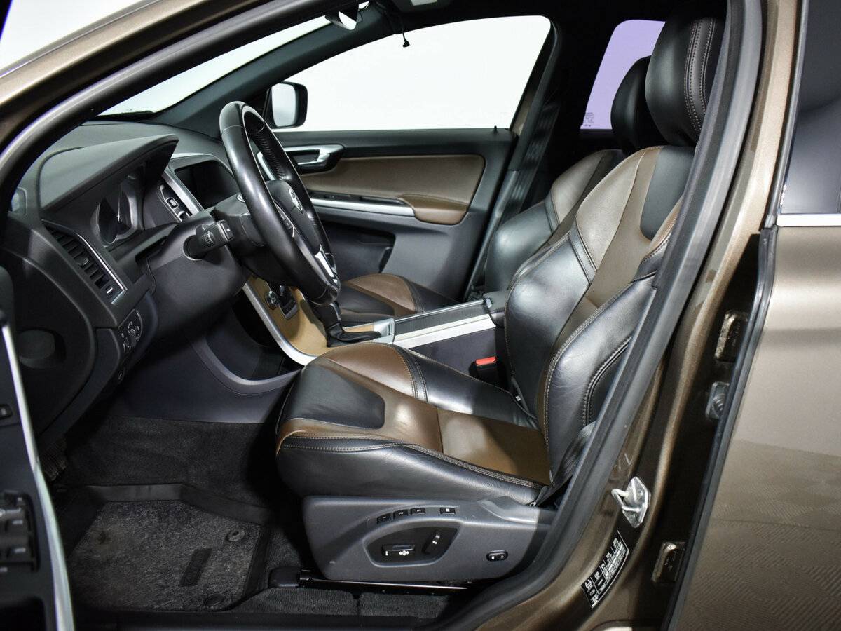 Б/У Вольво ИксЦ60 2017 года. Фото: #8