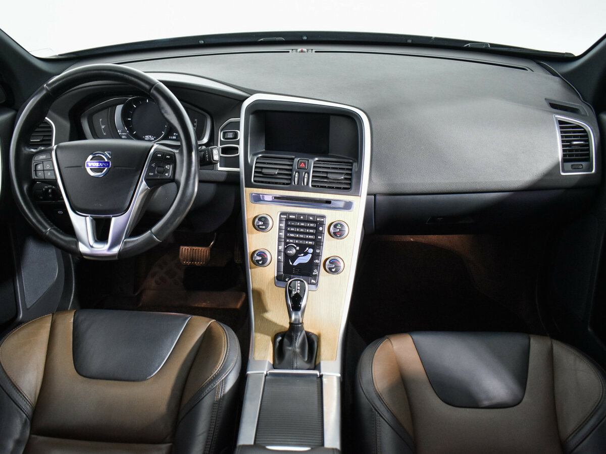 Б/У Вольво ИксЦ60 2017 года. Фото: #11