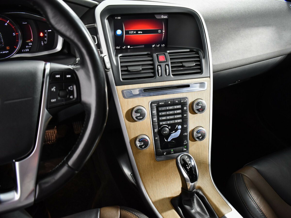 Б/У Вольво ИксЦ60 2017 года. Фото: #14