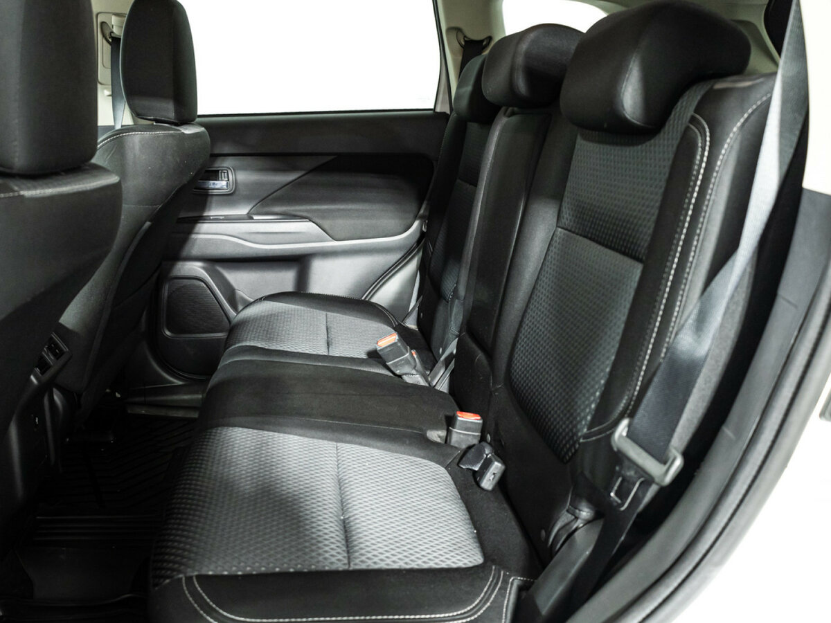 Б/У Митсубиши Оутлэндер 2018 года. Фото: #7