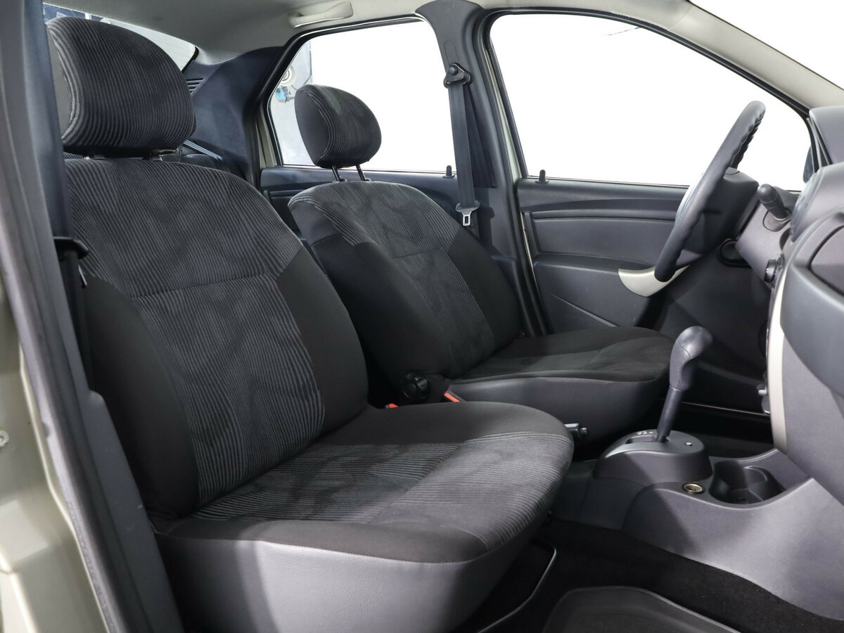 Б/У Рено Логан 2015 года. Фото: #15