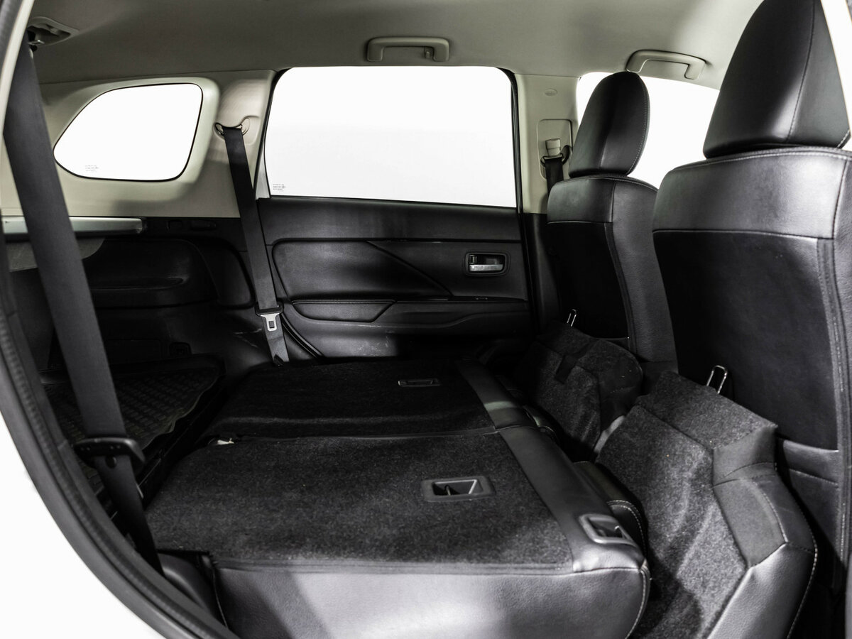 Б/У Митсубиши Оутлэндер 2016 года. Фото: #16