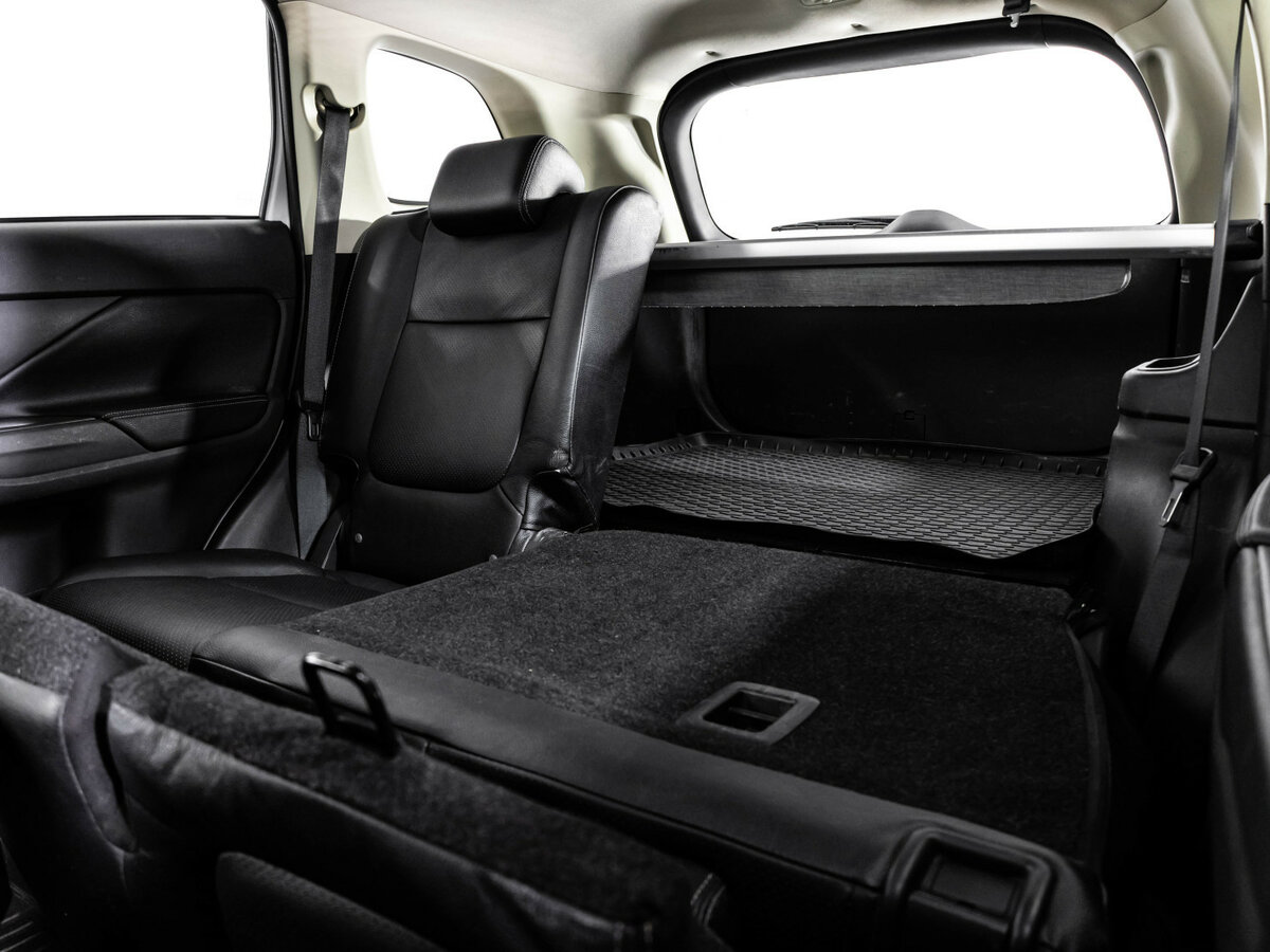 Б/У Митсубиши Оутлэндер 2016 года. Фото: #19