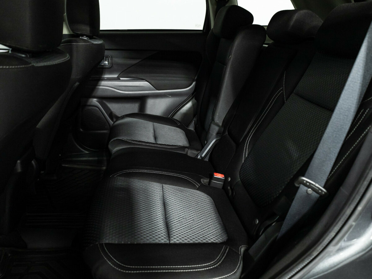 Б/У Митсубиши Оутлэндер 2020 года. Фото: #8