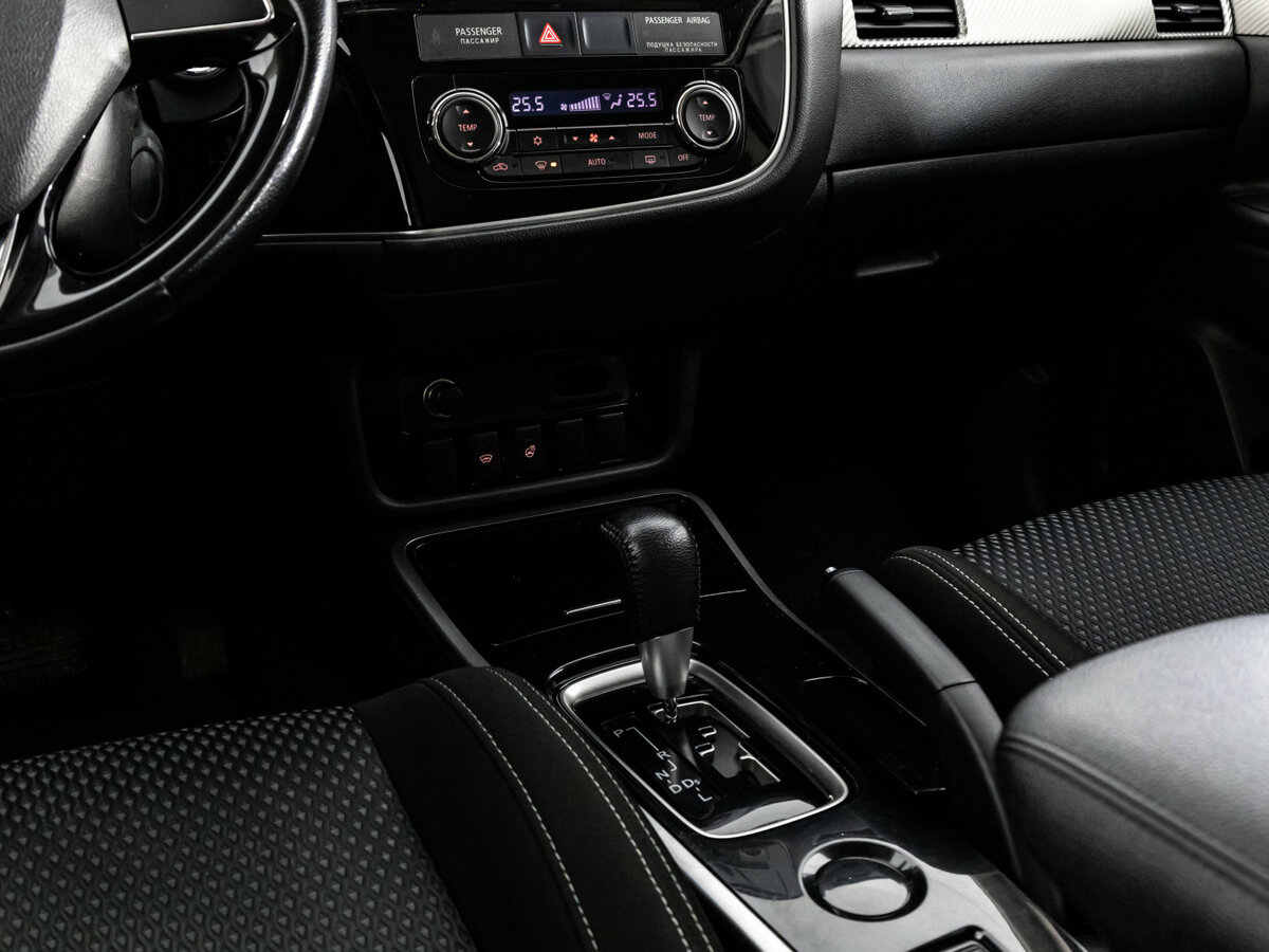 Б/У Митсубиши Оутлэндер 2018 года. Фото: #9