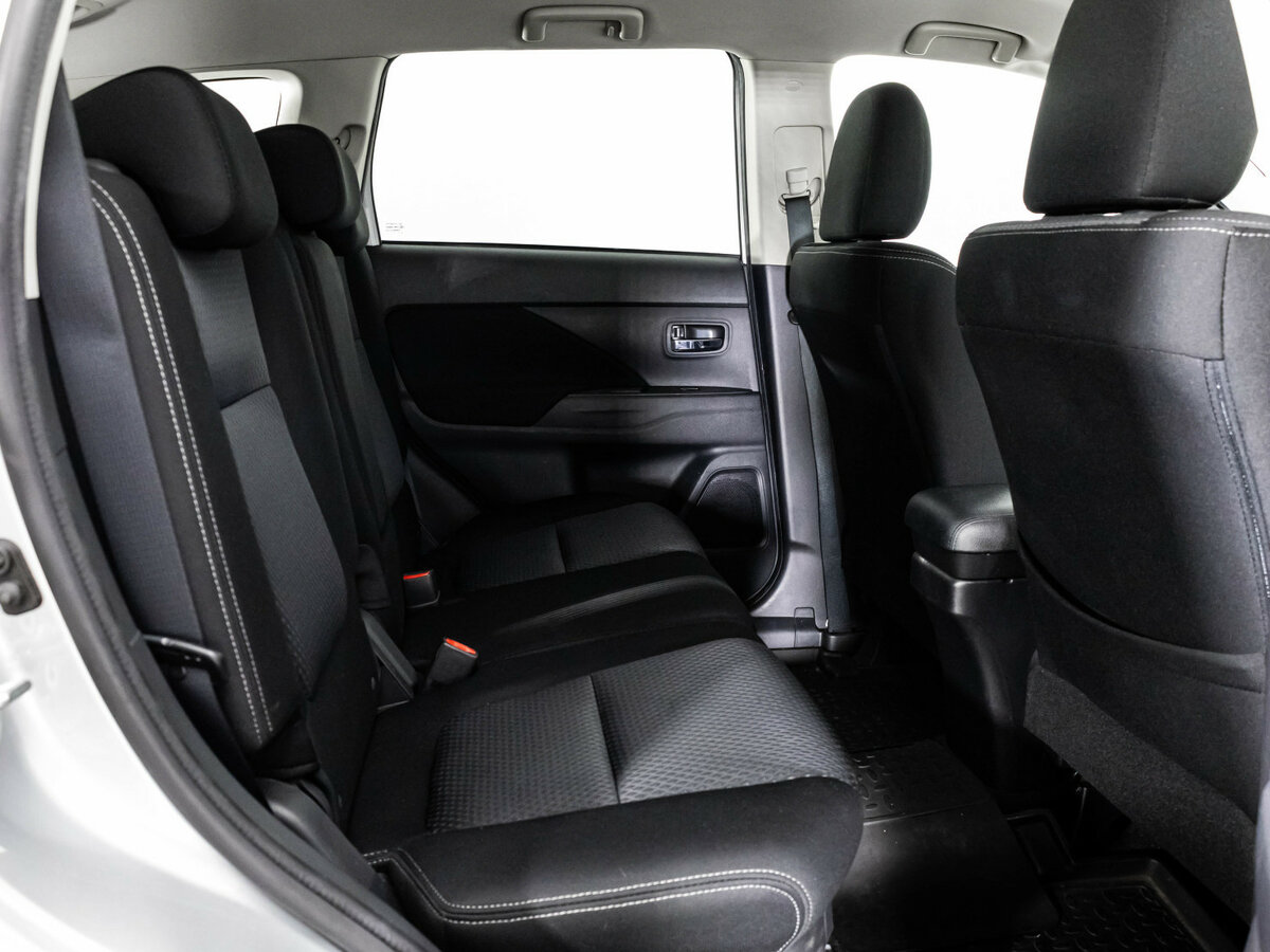 Б/У Митсубиши Оутлэндер 2018 года. Фото: #14