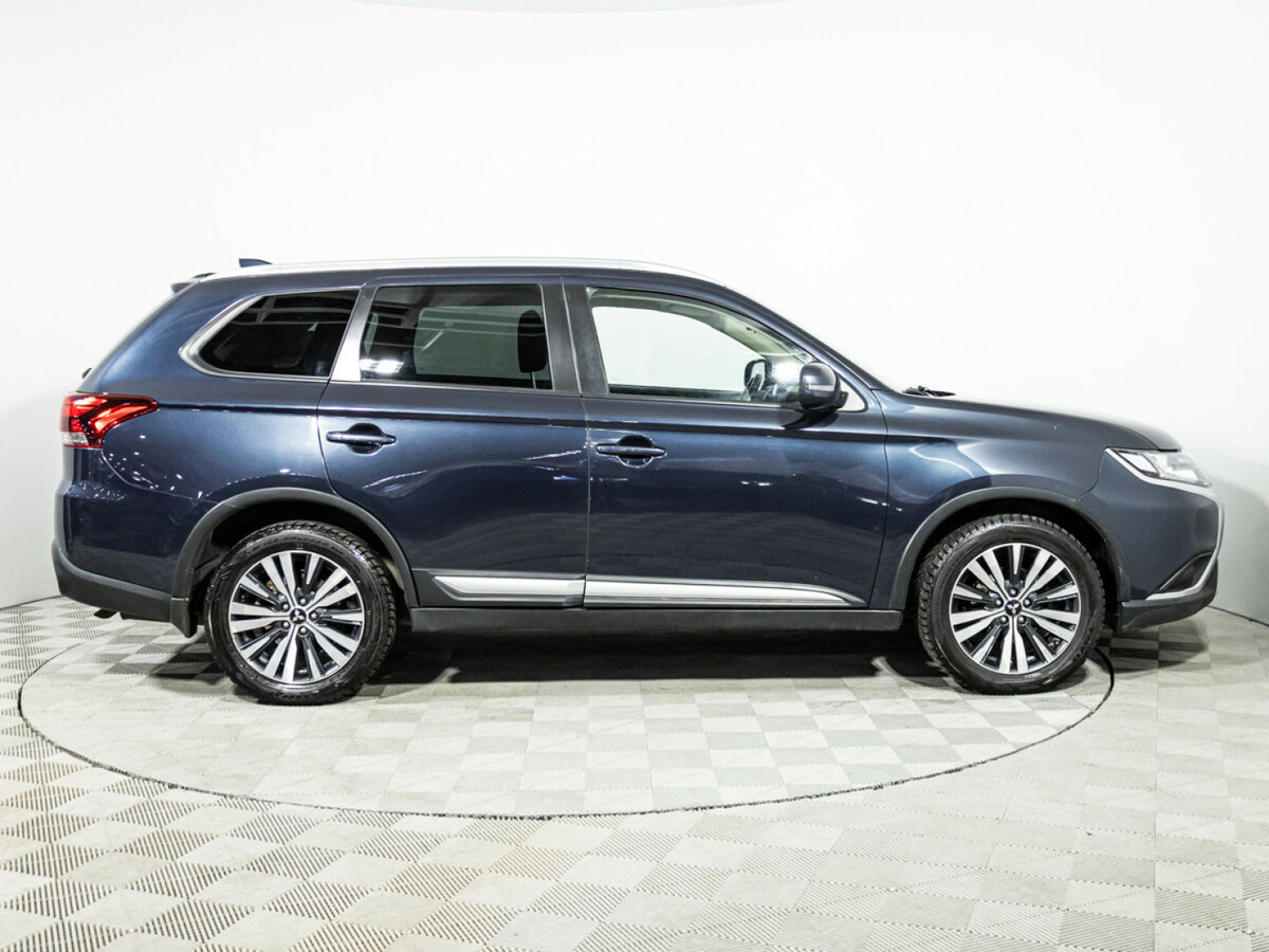 Б/У Митсубиши Оутлэндер 2019 года. Фото: #3