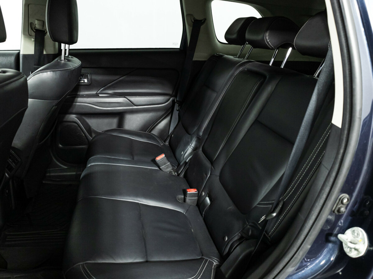 Б/У Митсубиши Оутлэндер 2019 года. Фото: #9