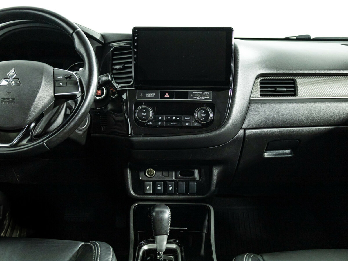 Б/У Митсубиши Оутлэндер 2019 года. Фото: #13