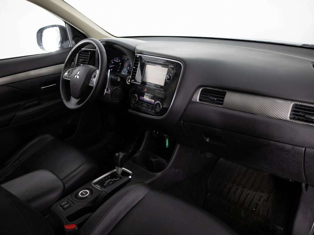 Б/У Митсубиши Оутлэндер 2013 года. Фото: #7