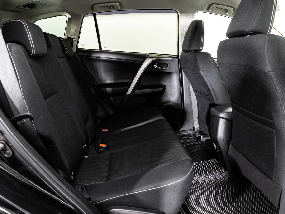 Б/У Тойота Рав4 2018 года. Фото: #16