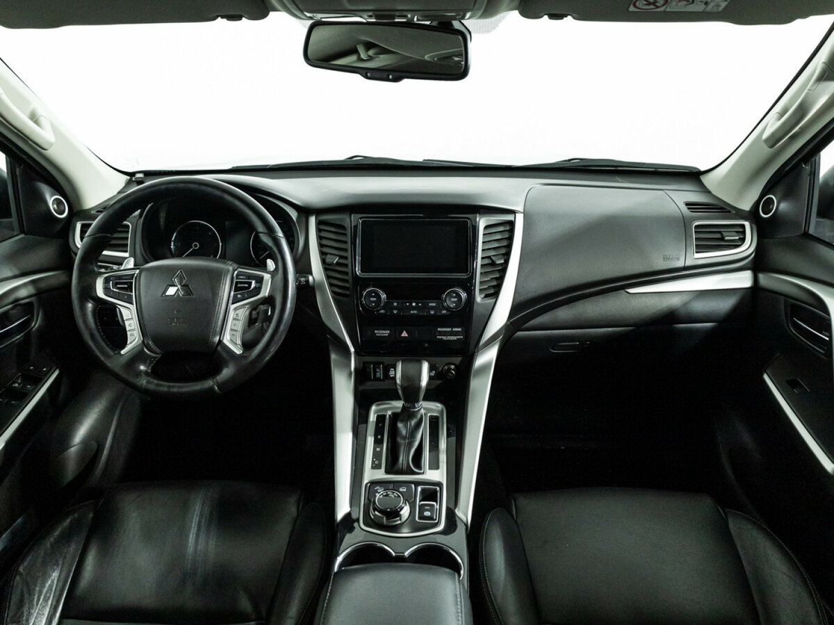 Б/У Митсубиши Паджеро Спорт 2017 года. Фото: #10